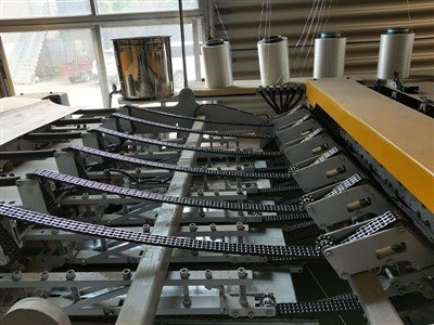 Устройство для изготовления шпона типа L-